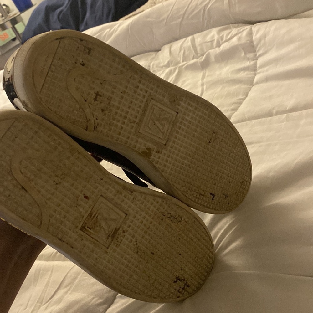 Woman lv sneakers - Picture 3 of 3
